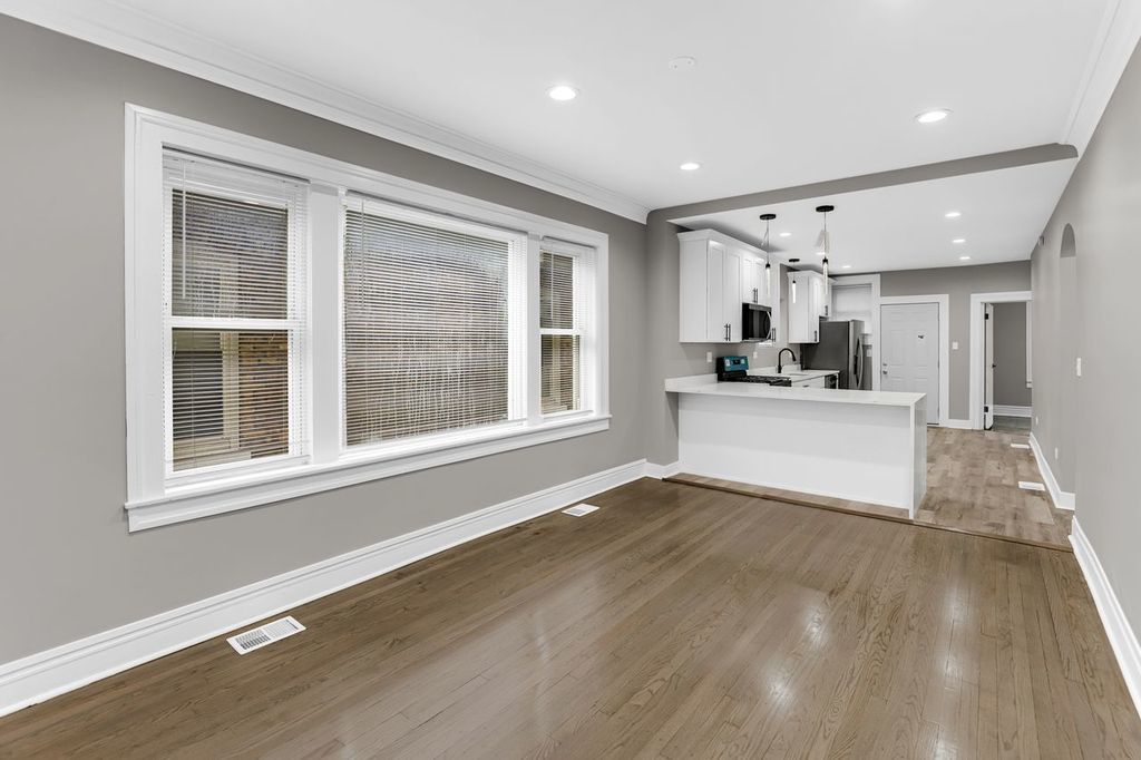 8210 S Justine Street, Chicago, IL 60620