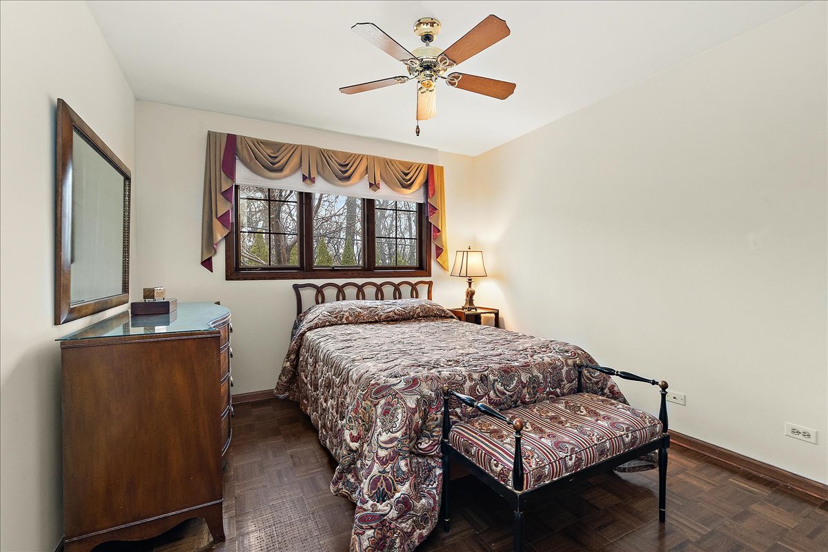 16W648 89th Place, Willowbrook, IL 60527