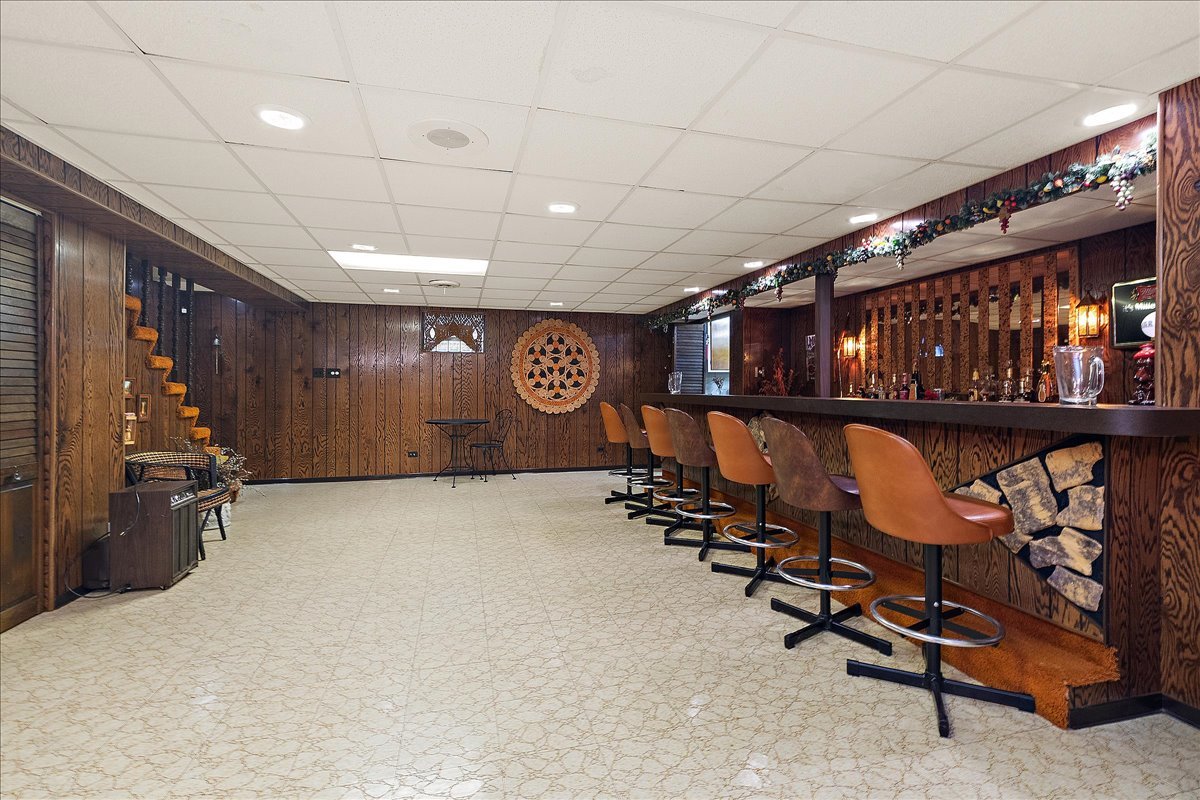 16W648 89th Place, Willowbrook, IL 60527