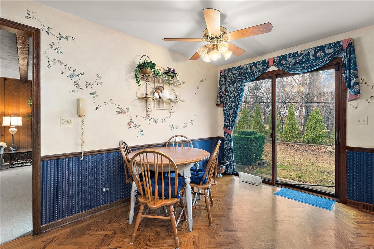 16W648 89th Place, Willowbrook, IL 60527