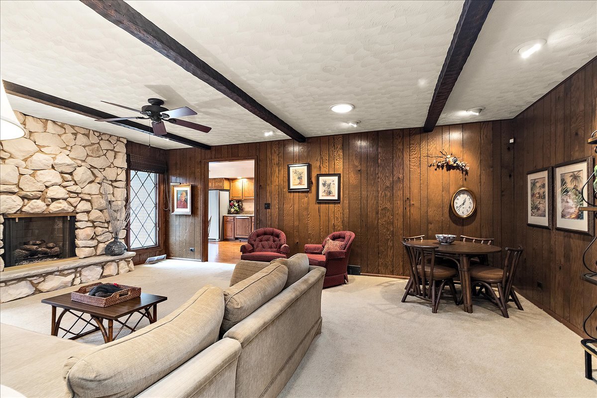 16W648 89th Place, Willowbrook, IL 60527