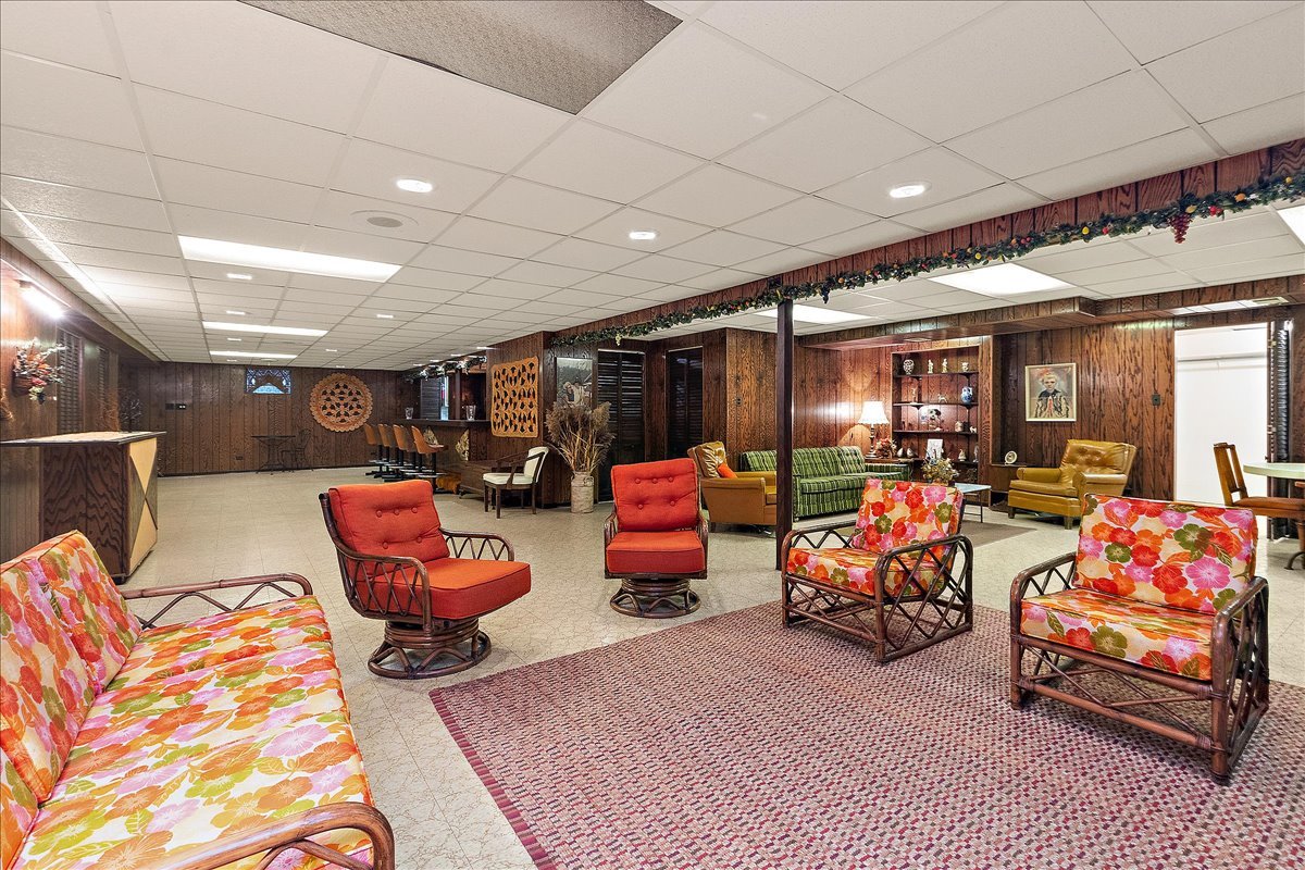 16W648 89th Place, Willowbrook, IL 60527