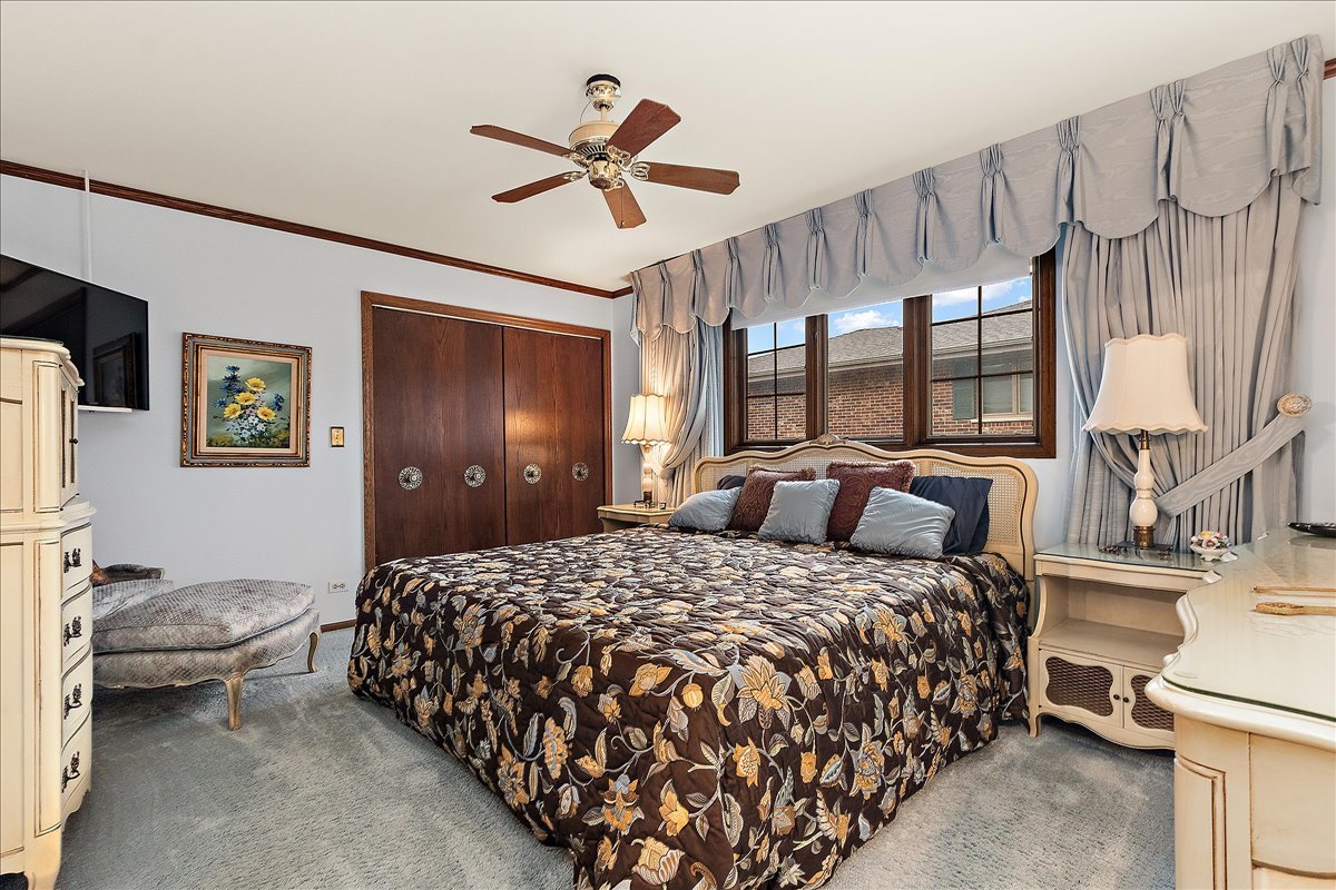 16W648 89th Place, Willowbrook, IL 60527