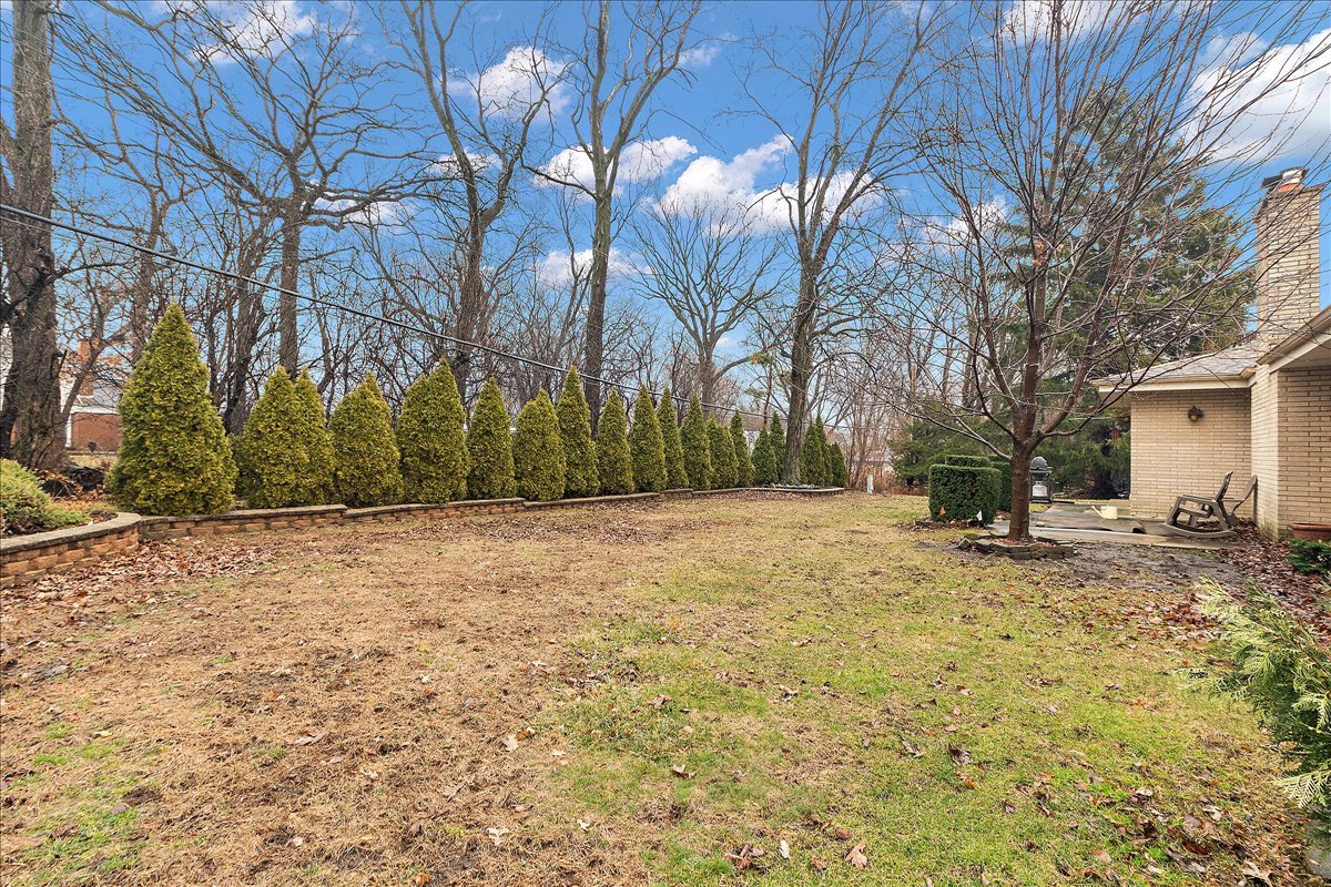 16W648 89th Place, Willowbrook, IL 60527