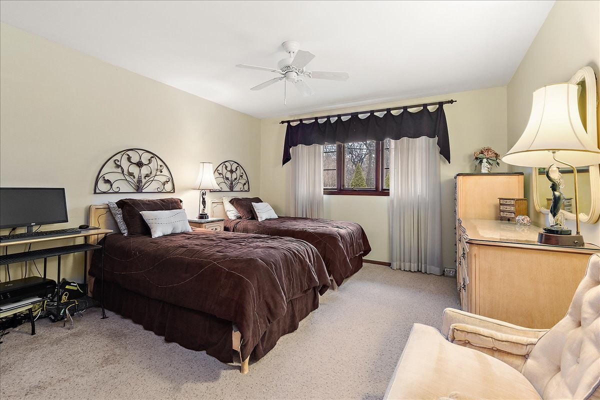 16W648 89th Place, Willowbrook, IL 60527