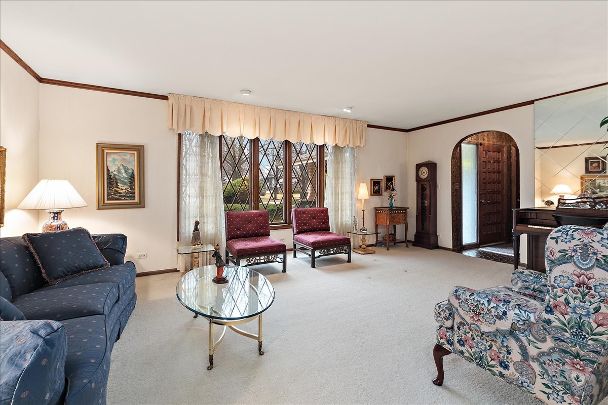 16W648 89th Place, Willowbrook, IL 60527