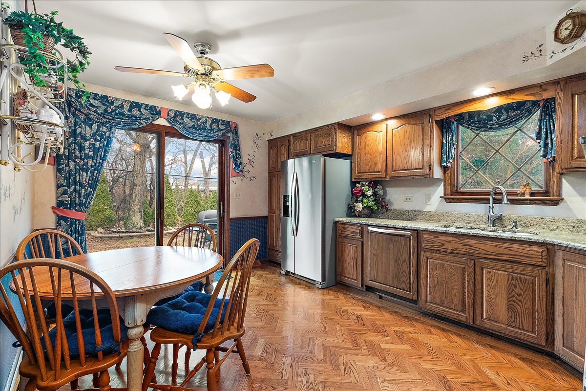 16W648 89th Place, Willowbrook, IL 60527