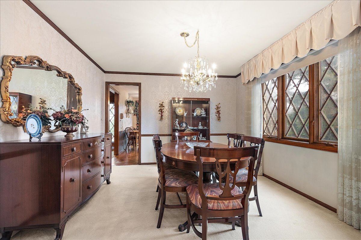 16W648 89th Place, Willowbrook, IL 60527