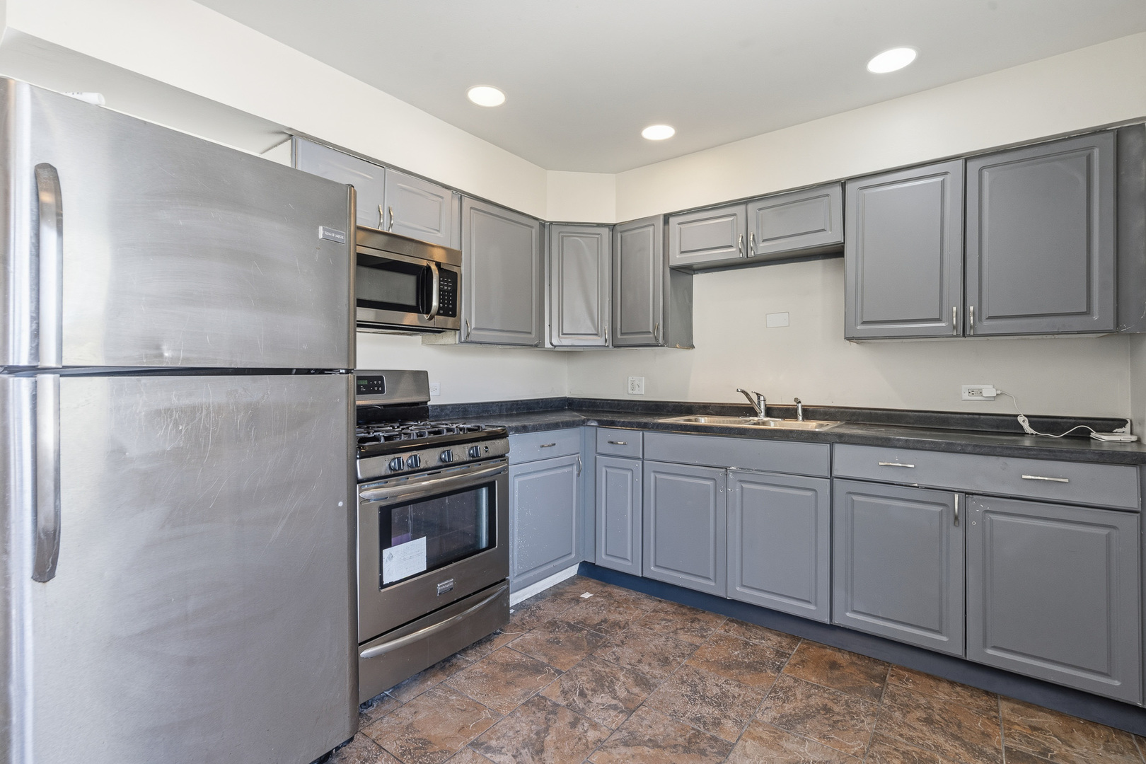 15637 Avalon Avenue, South Holland, IL 60473