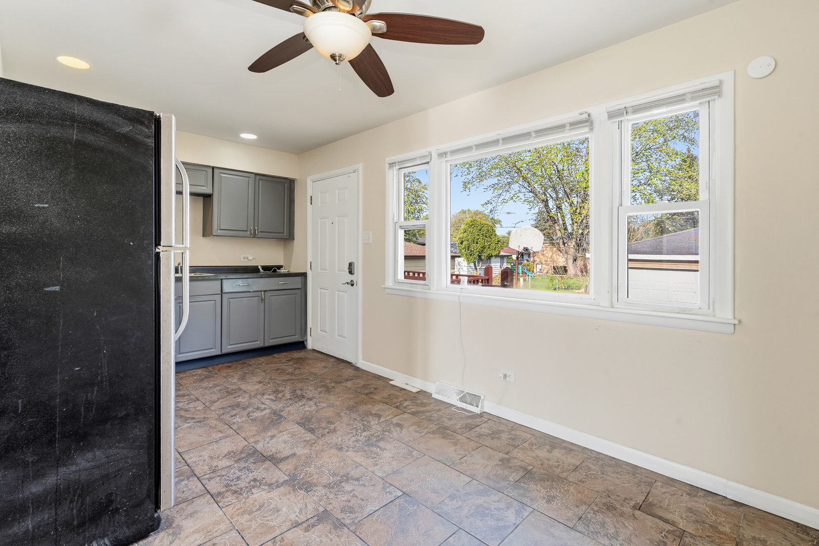 15637 Avalon Avenue, South Holland, IL 60473