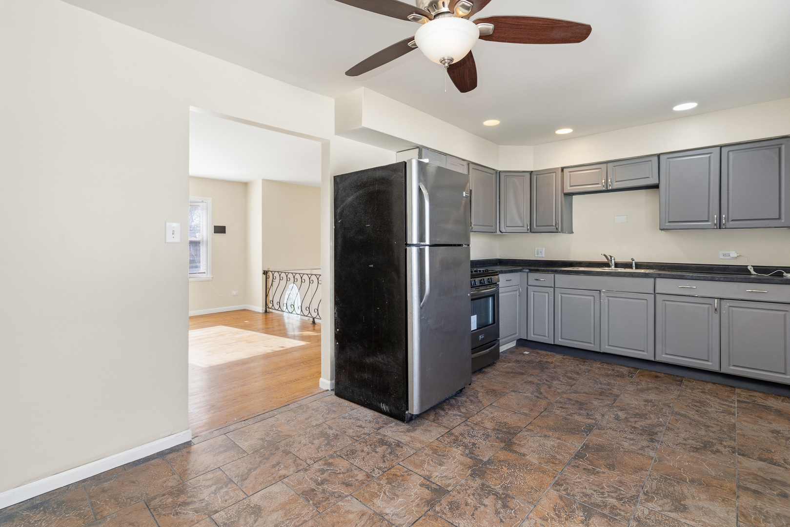 15637 Avalon Avenue, South Holland, IL 60473