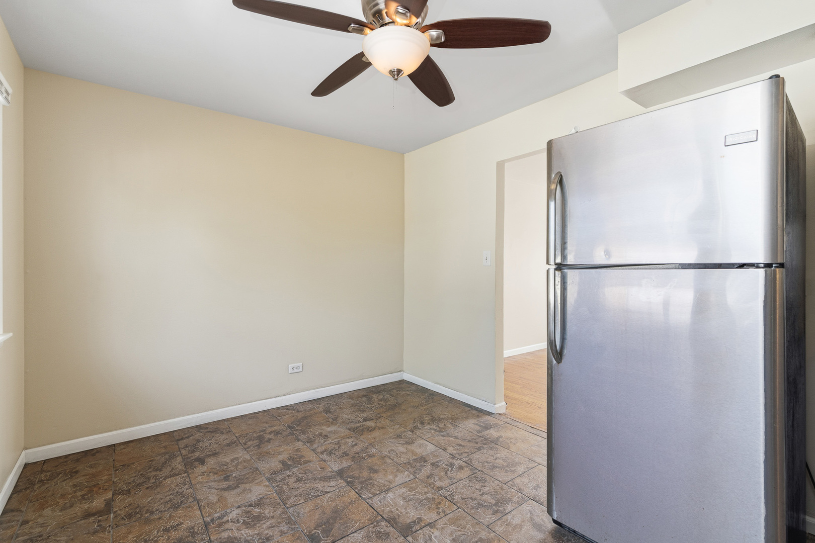 15637 Avalon Avenue, South Holland, IL 60473