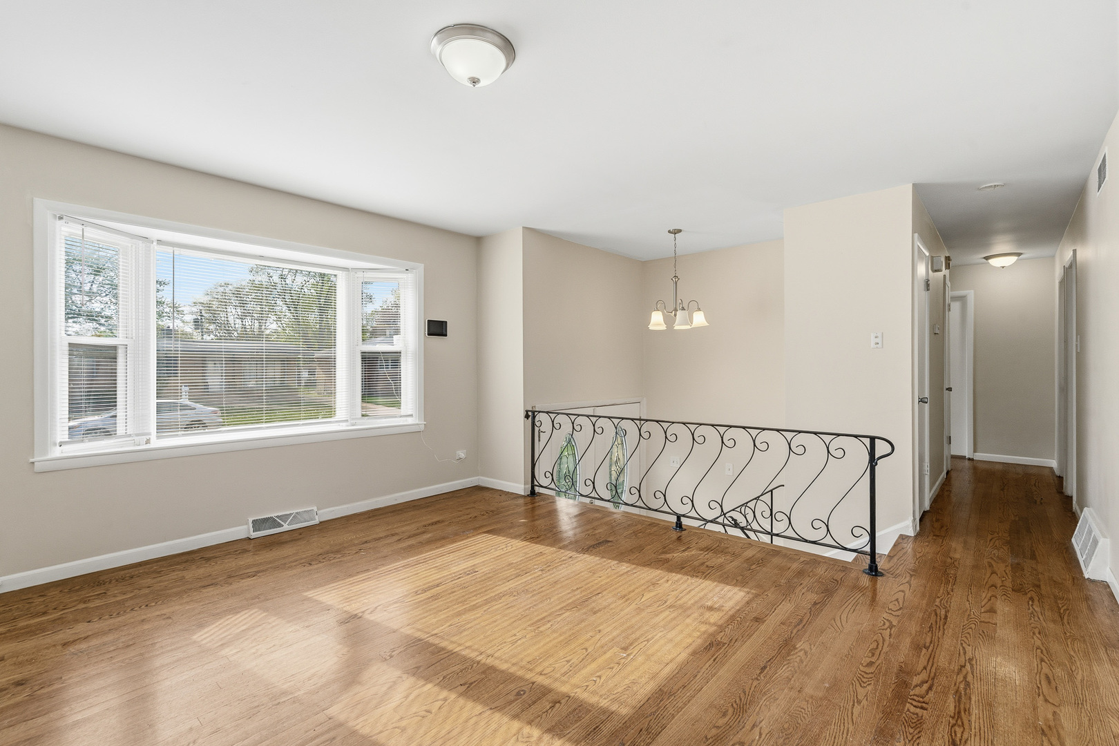 15637 Avalon Avenue, South Holland, IL 60473