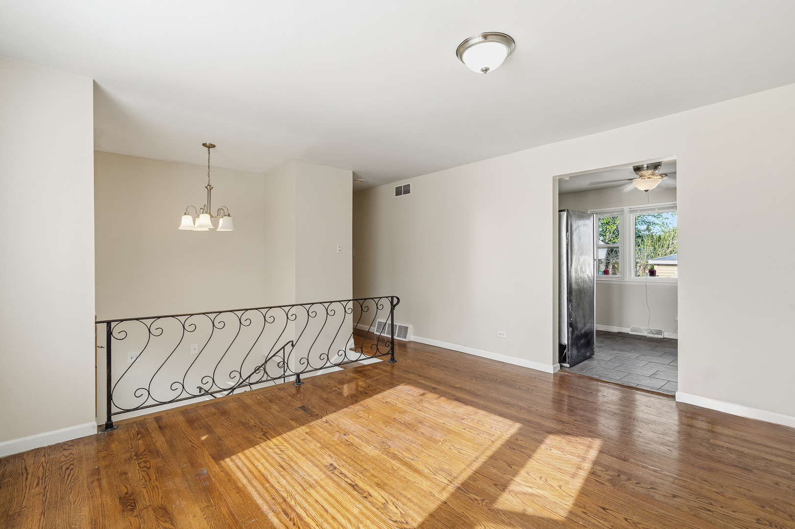 15637 Avalon Avenue, South Holland, IL 60473