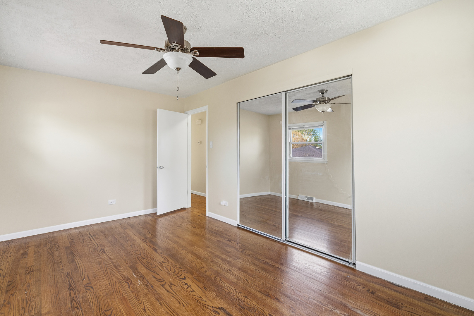 15637 Avalon Avenue, South Holland, IL 60473