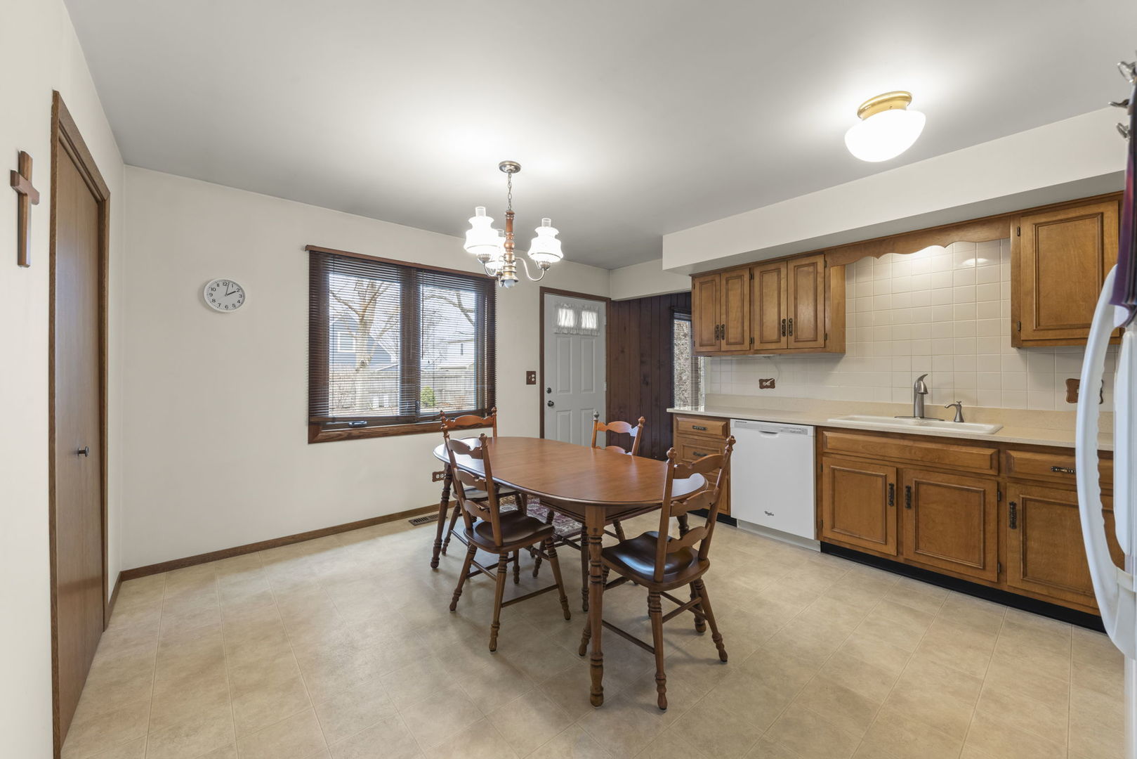 1653 Kenyon Drive, Naperville, IL 60565