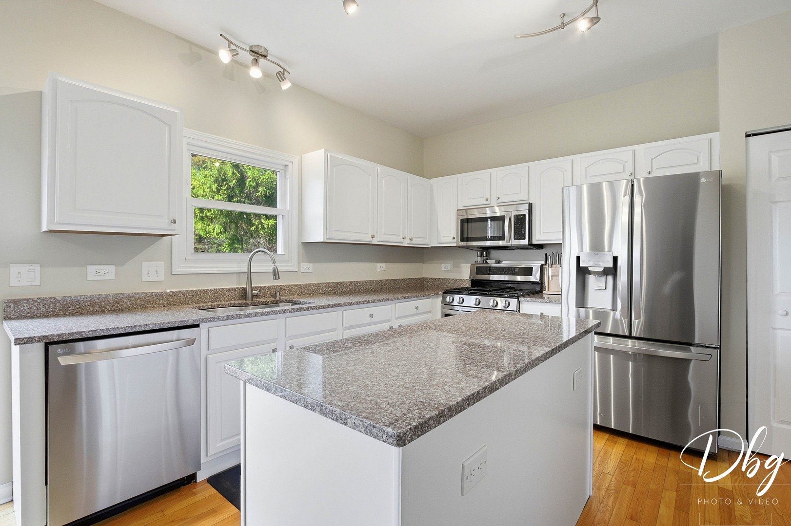 105 Wildflower Lane, Round Lake Beach, IL 60073