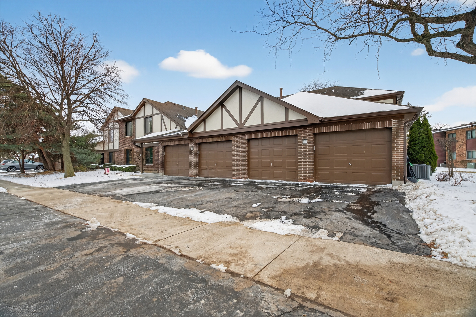 6755 180th Street #6, Tinley Park, IL 60477