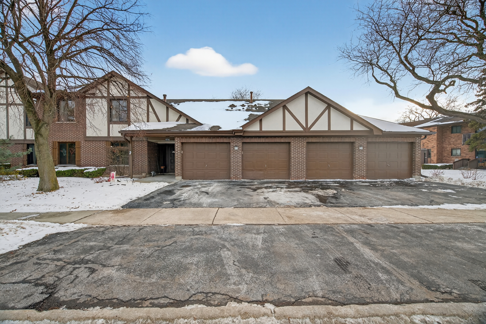 6755 180th Street #6, Tinley Park, IL 60477