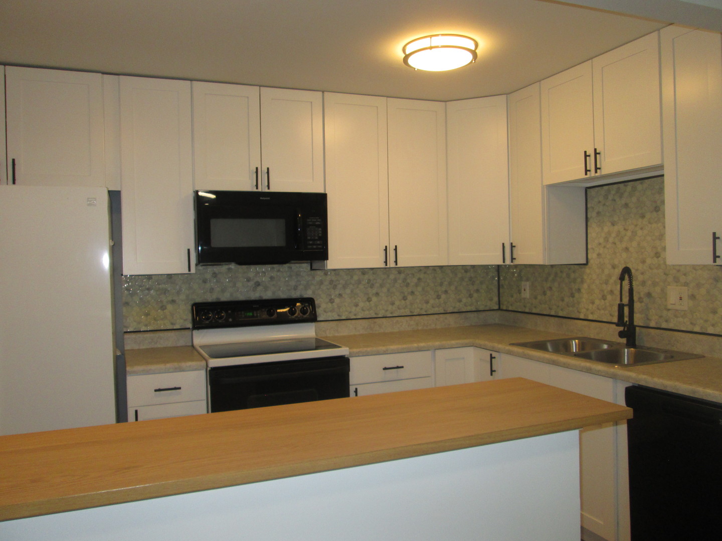 800 Brook Drive #1, Streamwood, IL 60107