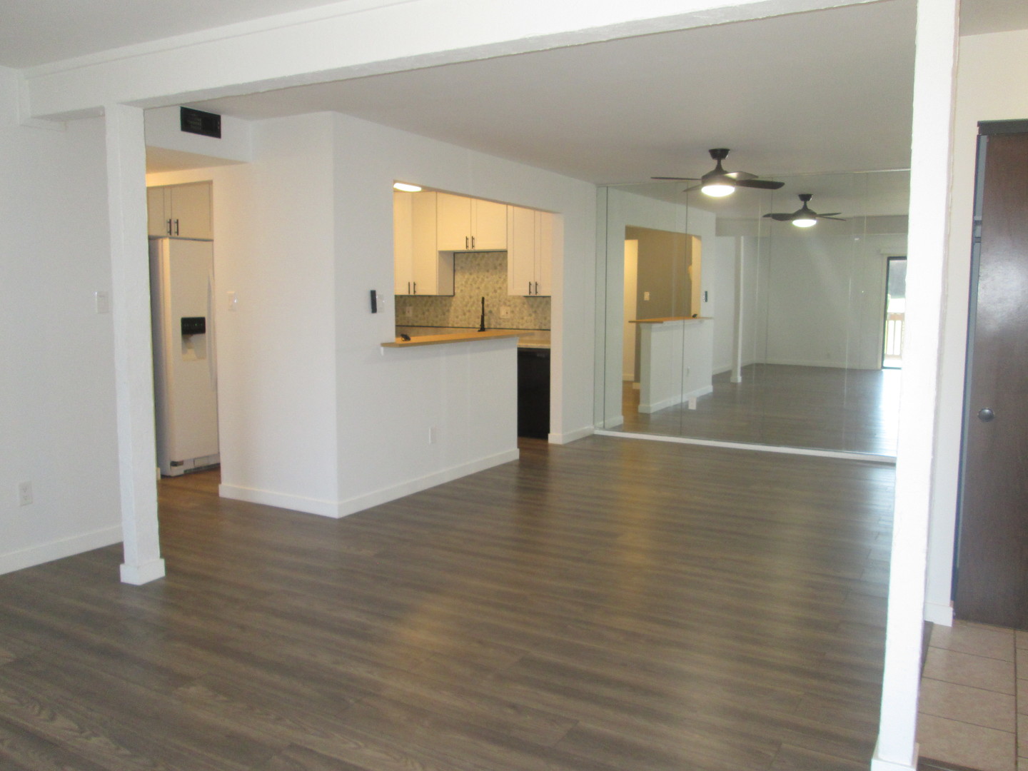 800 Brook Drive #1, Streamwood, IL 60107