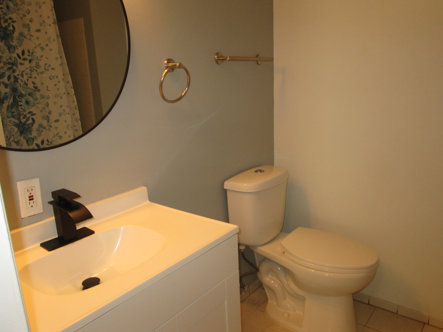 800 Brook Drive #1, Streamwood, IL 60107