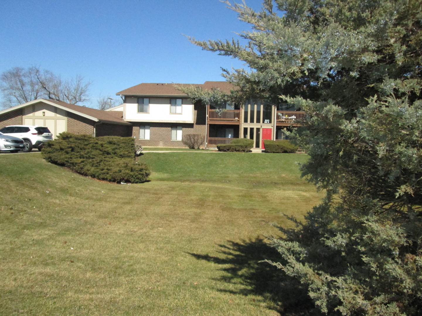 800 Brook Drive #1, Streamwood, IL 60107