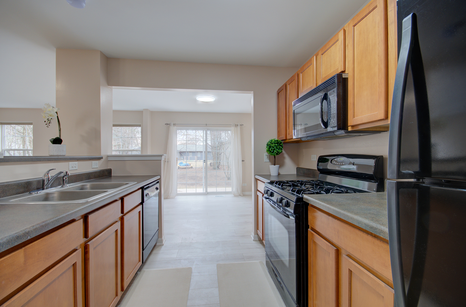 2421 Stoughton Circle #2421, Aurora, IL 60502