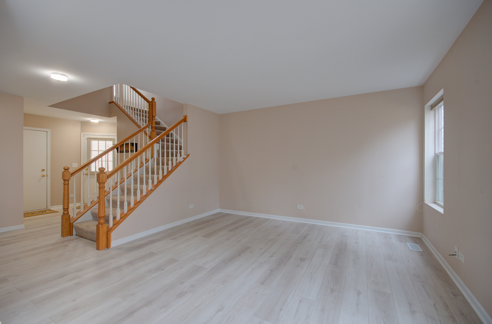 2421 Stoughton Circle #2421, Aurora, IL 60502