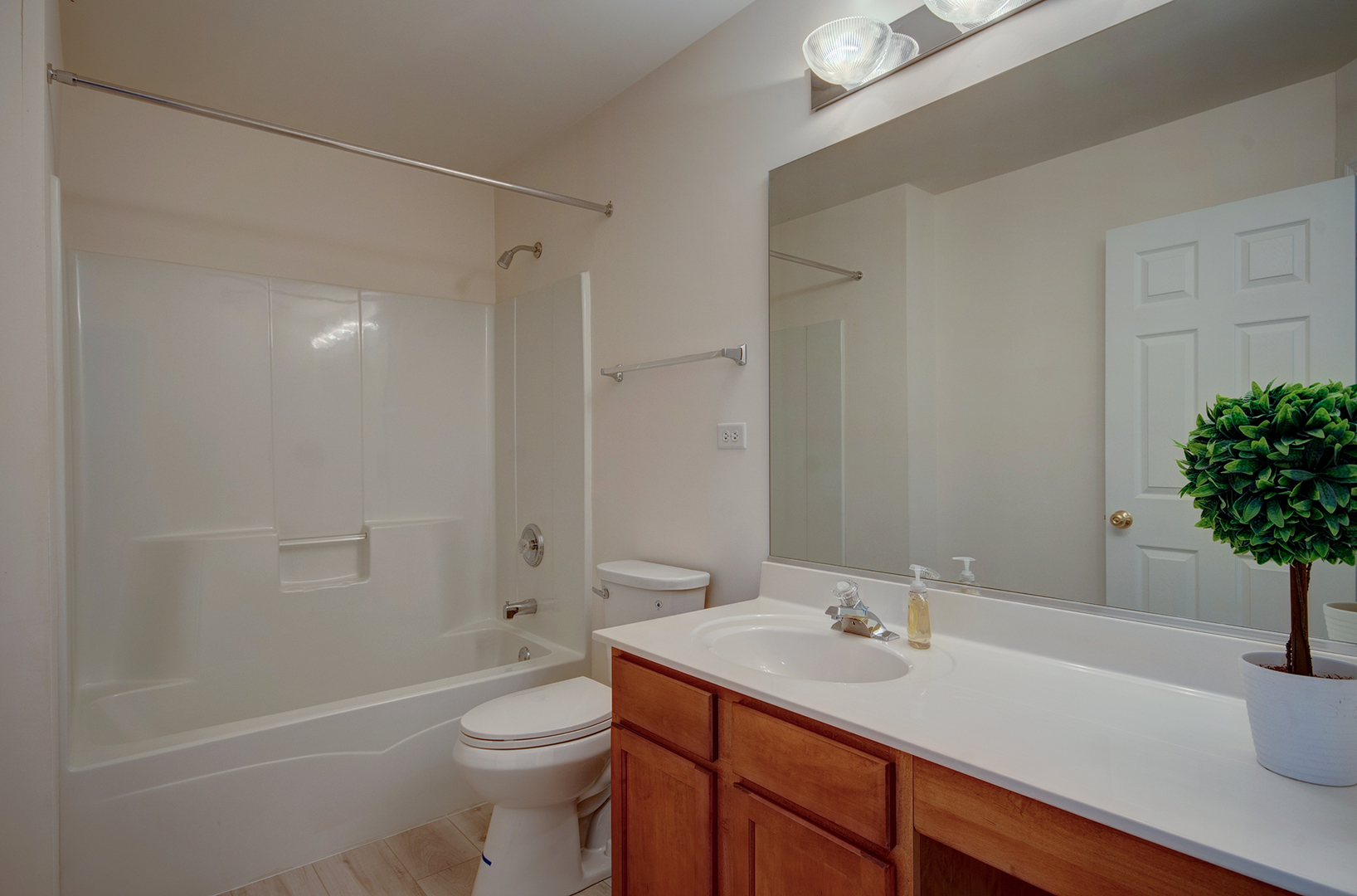 2421 Stoughton Circle #2421, Aurora, IL 60502