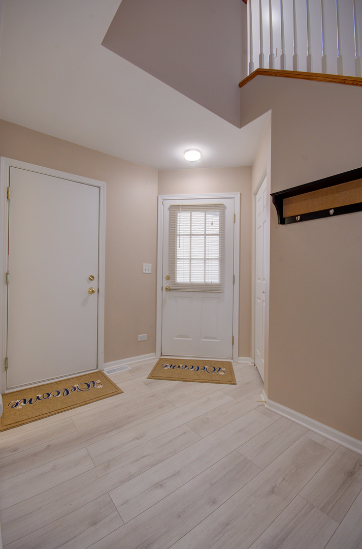 2421 Stoughton Circle #2421, Aurora, IL 60502