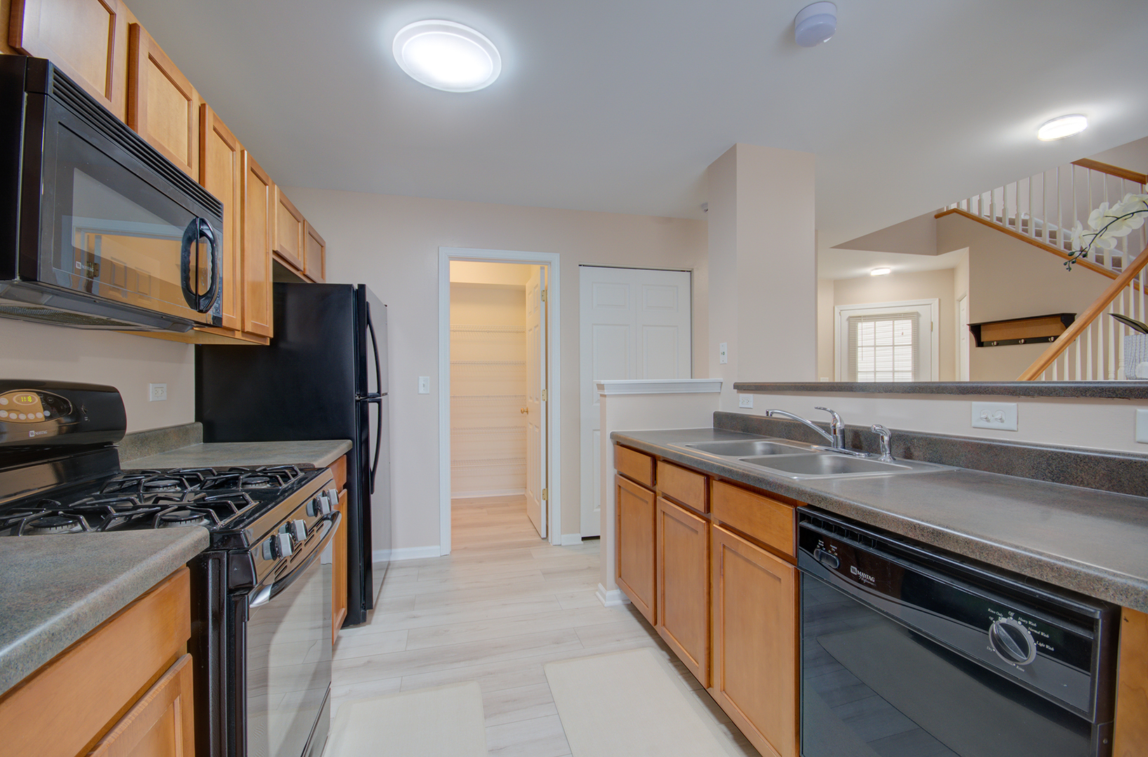 2421 Stoughton Circle #2421, Aurora, IL 60502