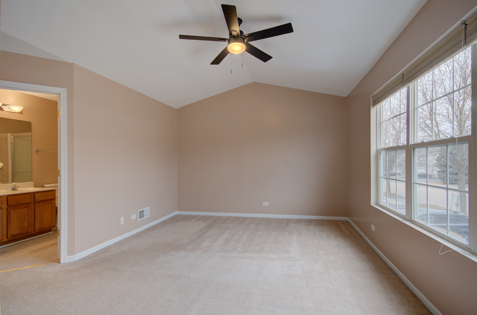 2421 Stoughton Circle #2421, Aurora, IL 60502