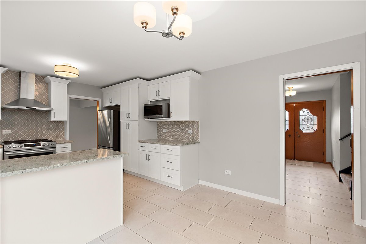 7440 W Manitoba Drive, Palos Heights, IL 60463