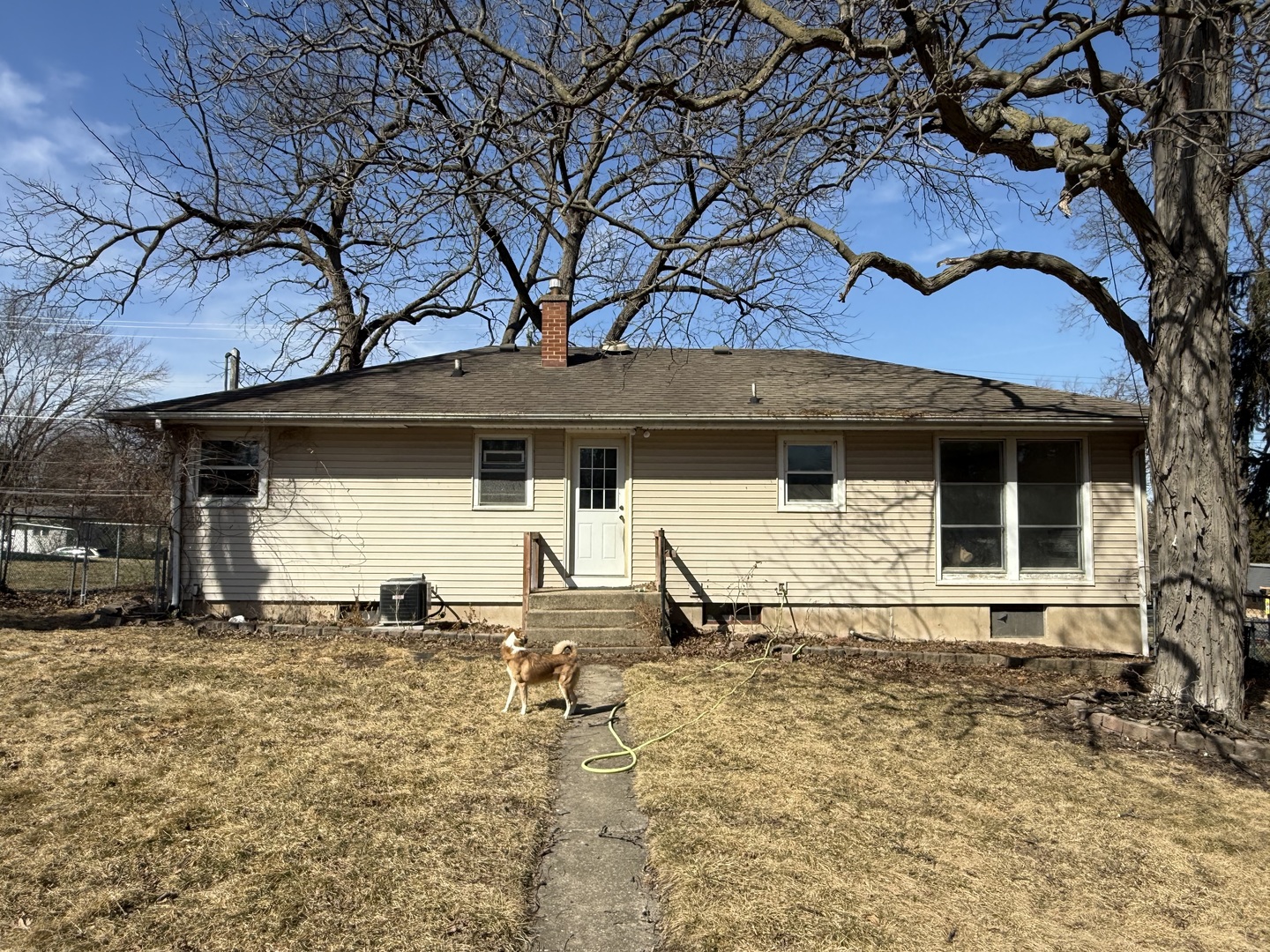 4113 W Crystal Lake Road, McHenry, IL 60050