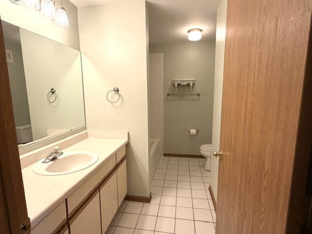 1560 Thornfield Lane #3, Roselle, IL 60172