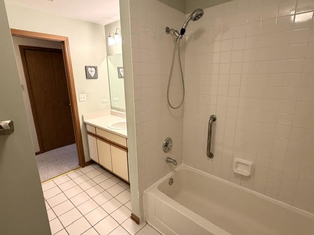 1560 Thornfield Lane #3, Roselle, IL 60172