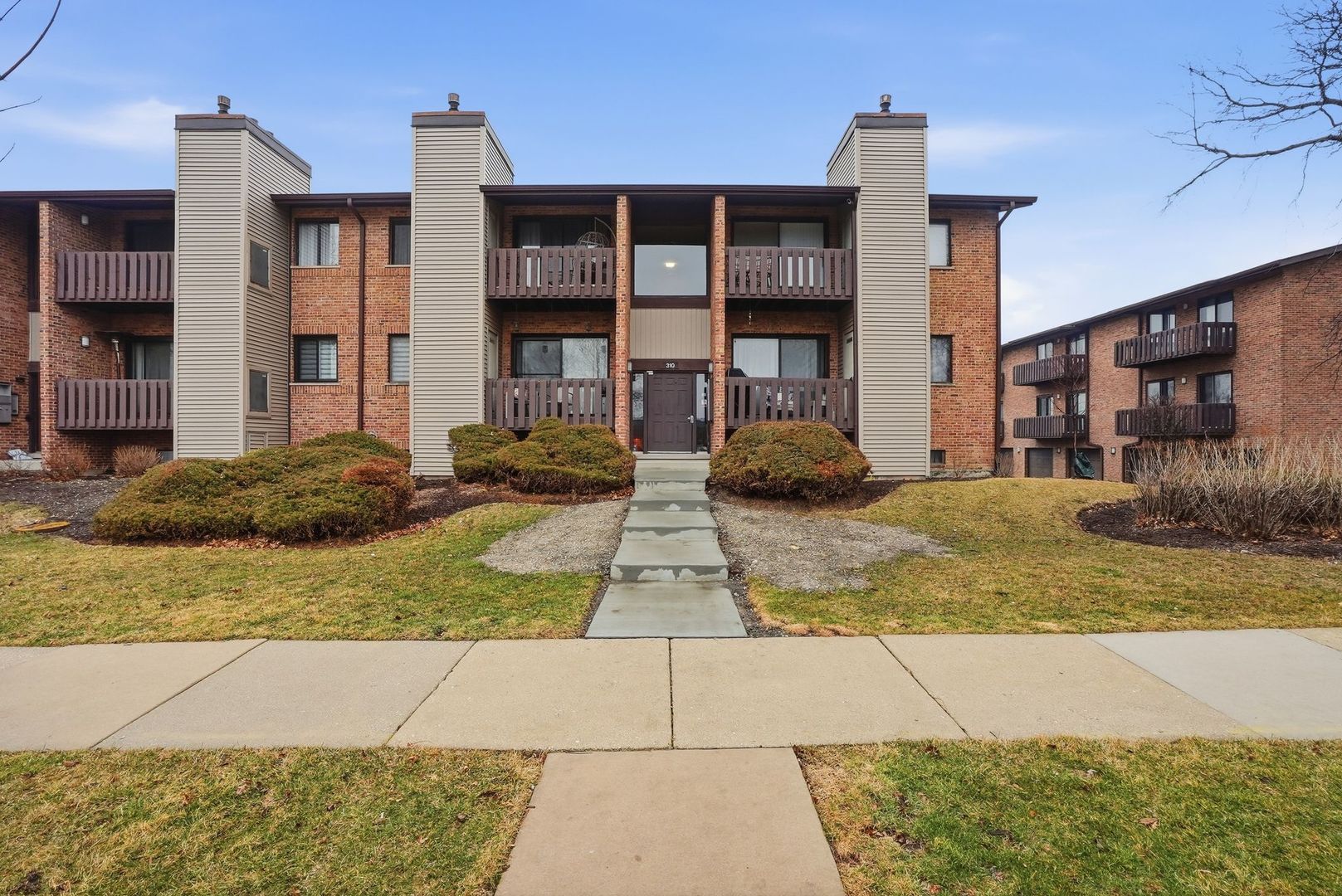 310 SHERIDAN Drive #1D, Willowbrook, IL 60527