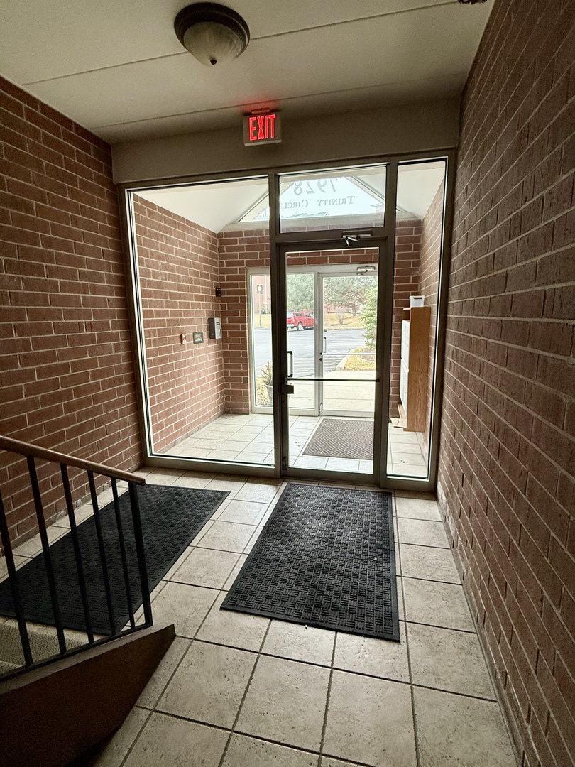 7928 Trinity Circle #2NW, Tinley Park, IL 60487