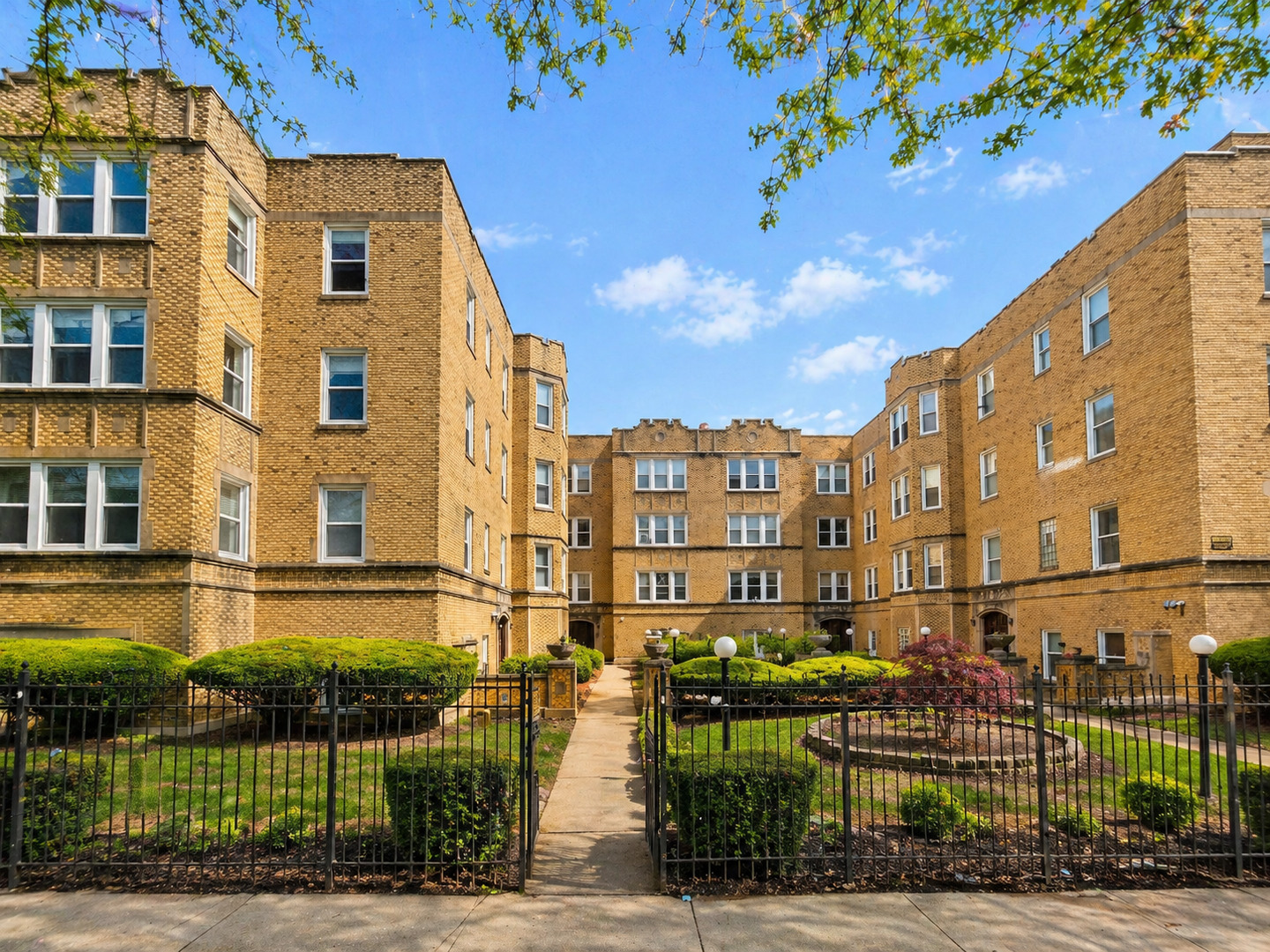 6312 N Richmond Street #2B, Chicago, IL 60659