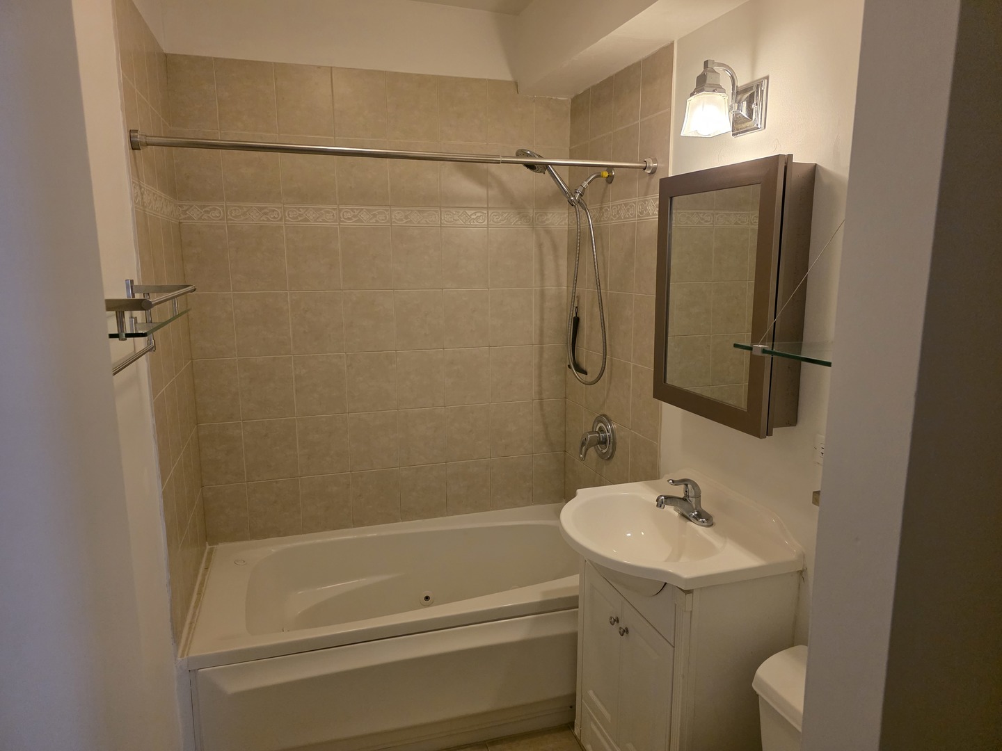 6312 N Richmond Street #2B, Chicago, IL 60659