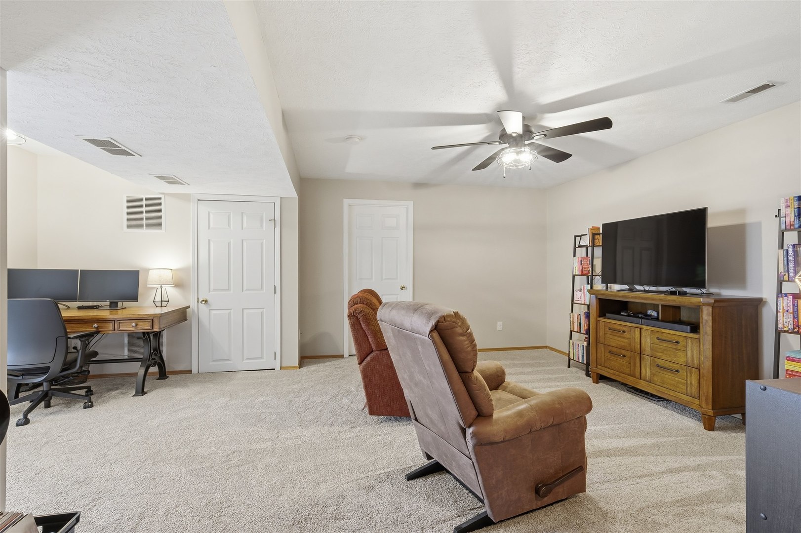 39 Oak Park Road, Bloomington, IL 61701