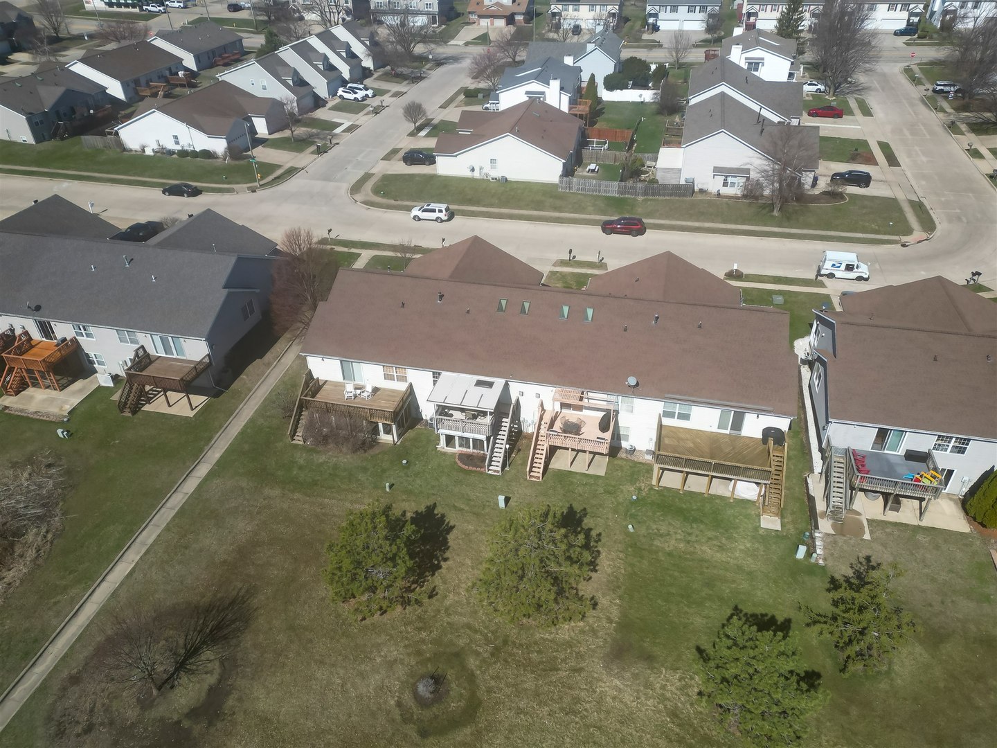 39 Oak Park Road, Bloomington, IL 61701