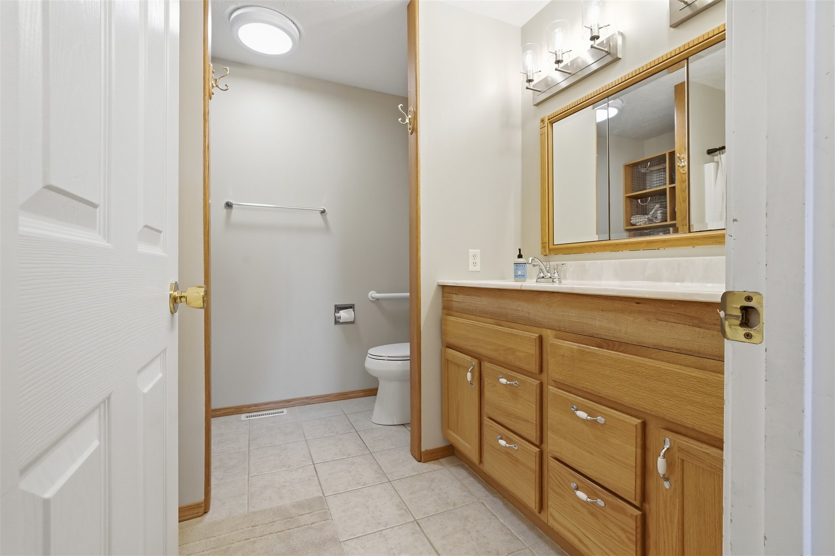 39 Oak Park Road, Bloomington, IL 61701