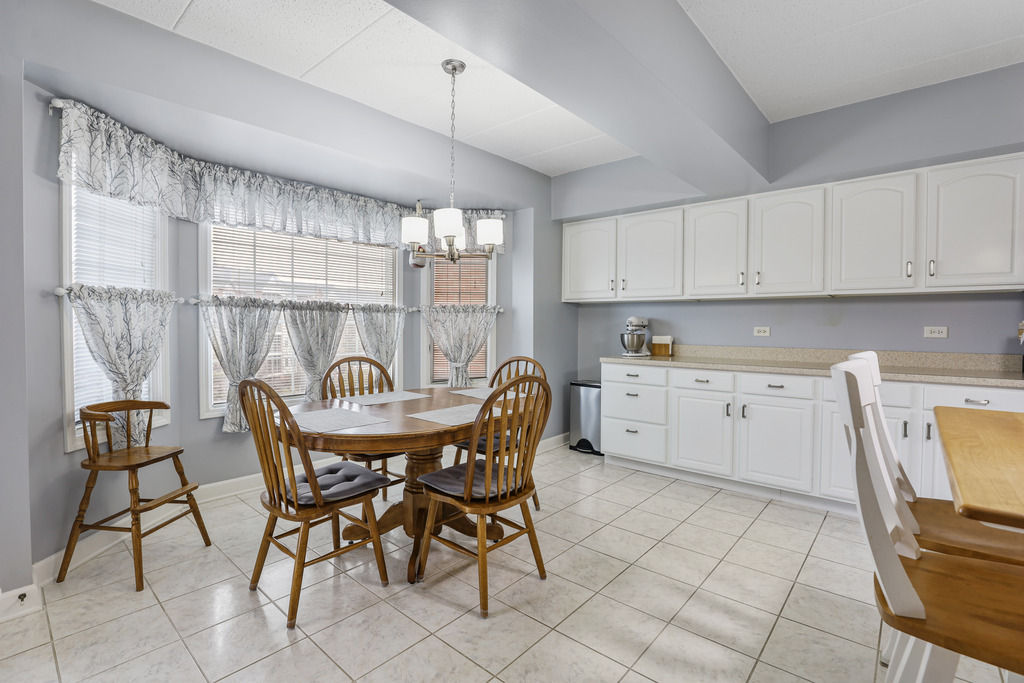 7927 Trinity Circle #3NW, Tinley Park, IL 60487