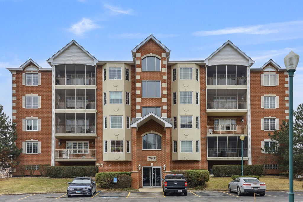 7927 Trinity Circle #3NW, Tinley Park, IL 60487