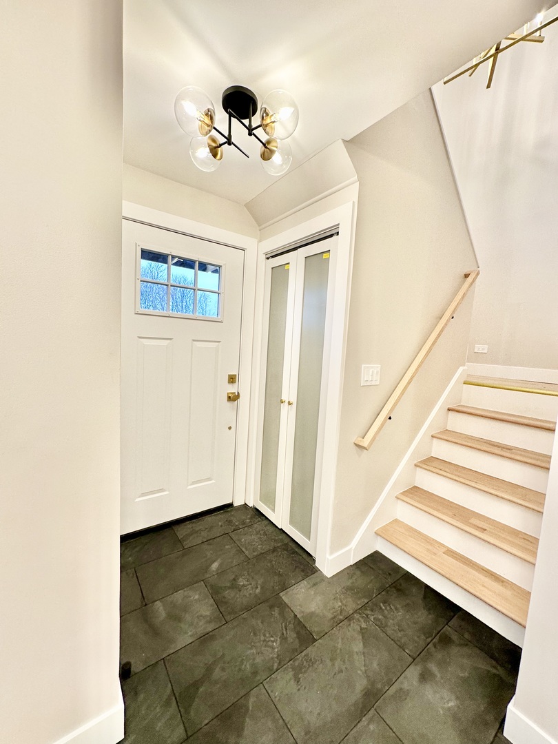 8325 W Forest Preserve Avenue, Chicago, IL 60634