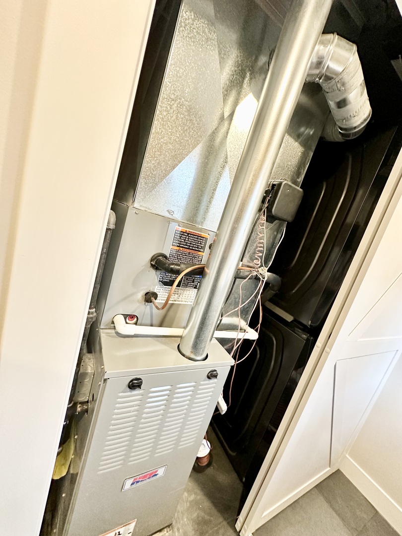 8325 W Forest Preserve Avenue, Chicago, IL 60634