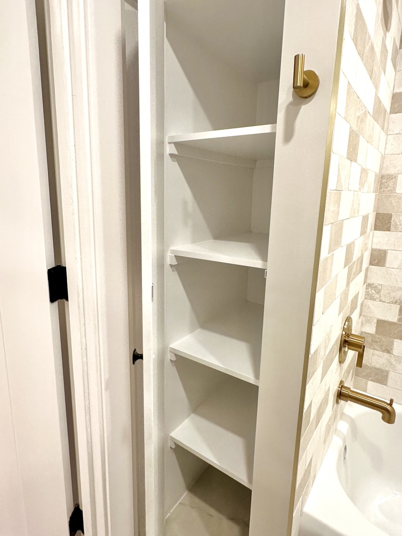 8325 W Forest Preserve Avenue, Chicago, IL 60634