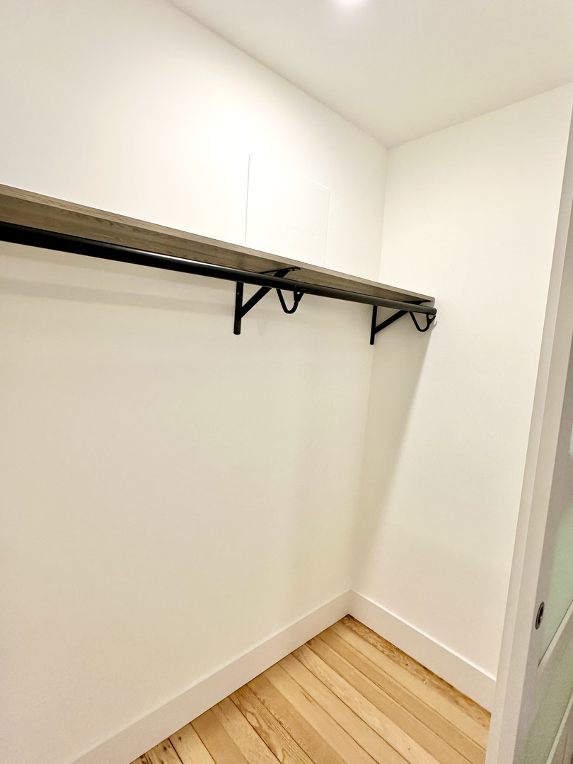 8325 W Forest Preserve Avenue, Chicago, IL 60634